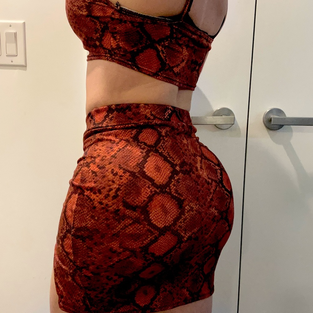Pretty Little Thing Red Snake Skin Skirt Set Size US 4